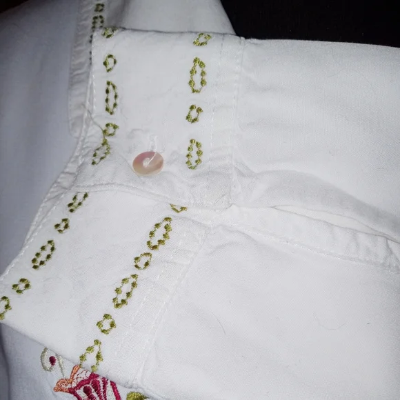 Embroidered Button Front Blouse - Picture 9 of 10